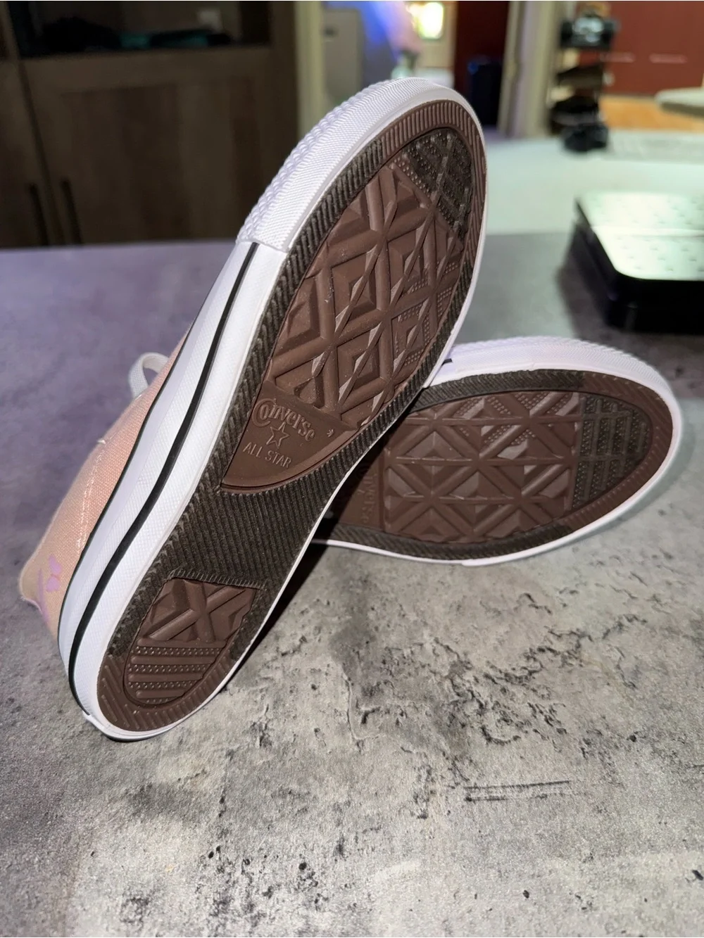 Converse Low Top Sneakers in Peach and Lavender Insole